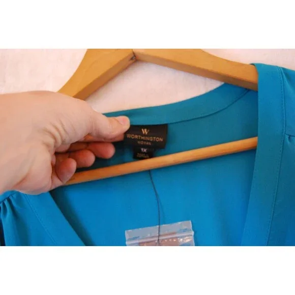 NWT Worthington Women’s 1x V-neck Silky Flowy Sleeveless Polynesian Blue Blouse - Picture 4 of 8